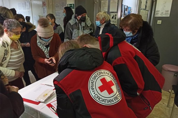 Timovi Crvenoga križa i dalje pomažu stradalom stanovništvu s Banovine